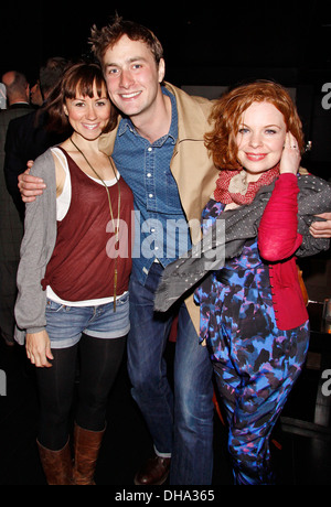 Claire Lams Oliver Chris et Suzanne Toase fête célébrant premier aperçu de Broadway 'Un homme Deux Guvnors au Paramount Bar' Banque D'Images