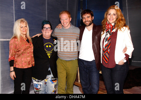 Ilene Kristen Lea DeLaria Jesse Tyler Ferguson Michael Bakkensen et Jillian Crane dans les coulisses de "plus de comédie de Broadway Banque D'Images