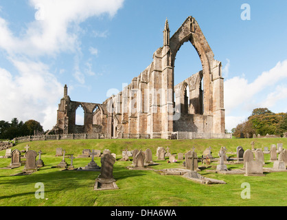 Les ruines de la prieuré augustinien de Sainte Marie et Saint Cuthbert, (Saint-cergue) dans le Yorkshire Dales National Park, England. Banque D'Images