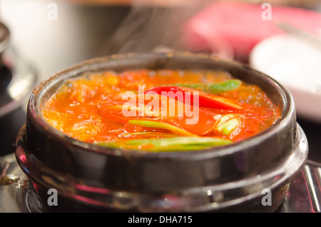 Le kimchi chigae, Korean Style , soupe chaude et épicée Banque D'Images