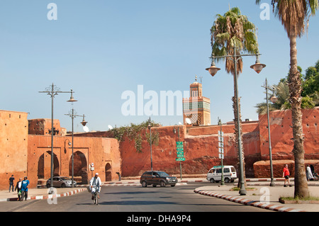 Mosquée de la Kasbah nd Gate 12ème siècle ( dynastie des Almohades ) mur de ville Marrakech Maroc Banque D'Images