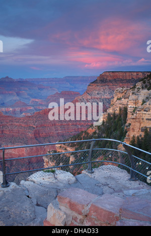 Yavapai Point au coucher du soleil, le Parc National du Grand Canyon, Arizona. Banque D'Images