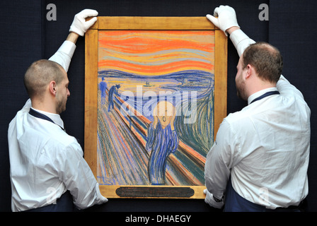 Chef-d'œuvre emblématique "Le Cri" d'Edvard Munch va sur l'affichage à Sotheby's Londres avant de passer sous le marteau à New York Banque D'Images