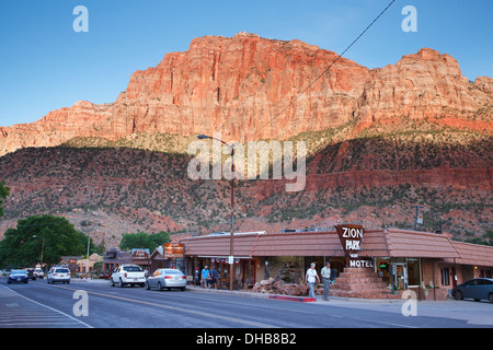 Springdale à l'entrée de Zion National Park, Utah. Banque D'Images