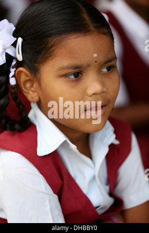 Les enfants de l'école indienne chantant l'Andhra Pradesh en Inde du Sud Banque D'Images