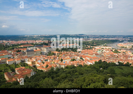 Vue de dessus de Prague Tour de Petrin Banque D'Images
