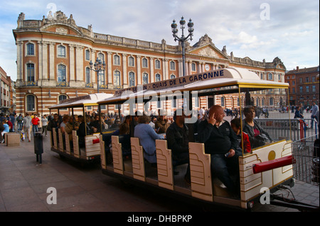 Train touristique, Capitole, Toulouse, Haute-Garonne, France Banque D'Images