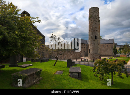 La Tour Ronde, une partie de St Cronin's 7e siècle et le monastère rénové Black Mills (maintenant un musée), Roscrea, Co Roscommon, Irlande Banque D'Images