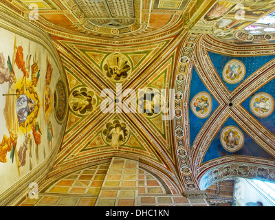 Plafond de la chapelle Baroncelli dans transept droit de la Basilique Santa Croce. Florence, Italie Banque D'Images