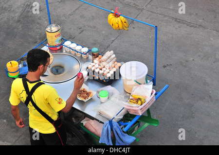 Thaïlande - Thai street food du vendeur de crêpes Banque D'Images