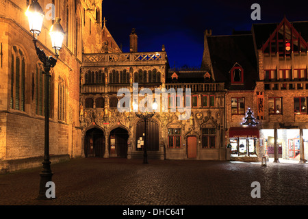 Détails extérieurs sur la basilique du Saint-sang, l'Eglise place Burg, la ville de Bruges, Flandre occidentale dans la région flamande de Belgique Banque D'Images