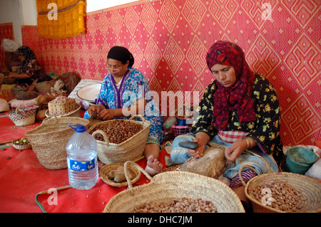 Les femmes marocaines , huile aragn Banque D'Images