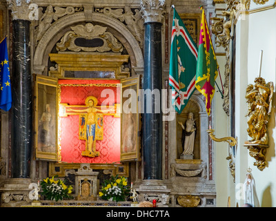 Autel de l'église à Casa Crocifisso Santuario di Santa Caterina. Sienne, Italie Banque D'Images