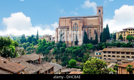 La basilique de San Domenico, également connu sous le nom de Basilique Cateriniana. Sienne, Italie Banque D'Images