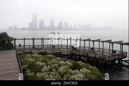 Sur un fleuve Hudson brumeux de South Cove Banque D'Images