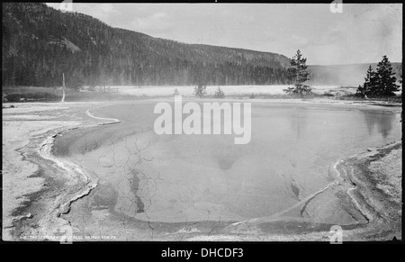 La petite piscine d'Emeraude, sur fer Spring Creek. Le Parc National de Yellowstone. 517235 Banque D'Images