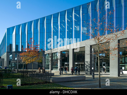 La Manchester Metropolitan University Business School (Arch. Feilden Clegg Bradley, 2012), Manchester, Angleterre, RU Banque D'Images