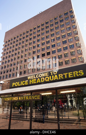 Siège de la Police de la ville de New York, entrée des visiteurs, UN Plaza, New York Police Banque D'Images