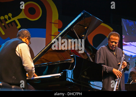 DANILO PEREZ joue du piano avec le Wayne Shorter Quartet au Festival de Jazz de Monterey - Monterey, Californie Banque D'Images