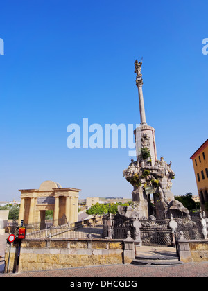 Triunfo de San Rafael de la Puerta del Puente - San Rafael Monument à Cordoue, Andalousie, Espagne Banque D'Images