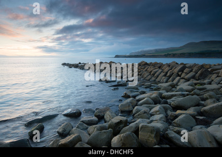 La baie de Kimmeridge au crépuscule Banque D'Images