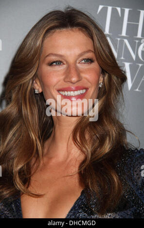 New York, USA. Nov 6, 2013. GISELE BUNDCHEN modèle assiste à la WSJ Magazine accueille le Prix des innovateurs 2013 tenue au MoMa. © ZUMAPRESS.com/Alamy Kaszerman Nancy/Live News Banque D'Images