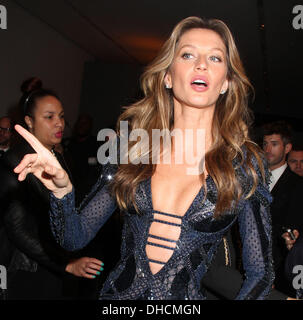 New York, USA. Nov 6, 2013. GISELE BUNDCHEN modèle assiste à la WSJ Magazine accueille le Prix des innovateurs 2013 tenue au MoMa. © ZUMAPRESS.com/Alamy Kaszerman Nancy/Live News Banque D'Images