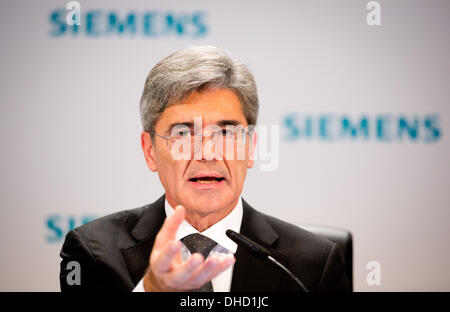 Berlin, Allemagne. 07Th Nov, 2013. Siemens président du directoire Joe Kaeser prend la parole à l'état financier de l'entreprise conférence de presse à Berlin, Allemagne, 07 novembre 2013. Photo : KAY NIETFELD/dpa/Alamy Live News Banque D'Images