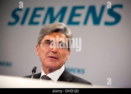 Berlin, Allemagne. 07Th Nov, 2013. Siemens président du directoire Joe Kaeser prend la parole à l'état financier de l'entreprise conférence de presse à Berlin, Allemagne, 07 novembre 2013. Photo : KAY NIETFELD/dpa/Alamy Live News Banque D'Images