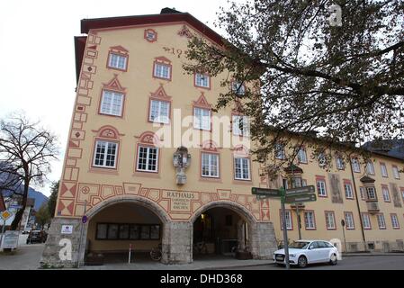 Garmisch-Partenkirchen, Allemagne. 08Th Nov, 2013. L'hôtel de ville de Garmisch-Partenkirchen, Allemagne, 04 novembre 2013. Référendums locaux sur la demande de la Munich Jeux Olympiques d'hiver de 2022 sont prévues pour le 10 novembre 2013 dans les quatre municipalités, Munich, Garmisch-Partenkirchen, Traunstein et Berchtesgaden, qui sont prévues pour accueillir les Jeux Olympiques d'hiver de 2022. Photo : Karl-Josef Opim/dpa/Alamy Live News Banque D'Images