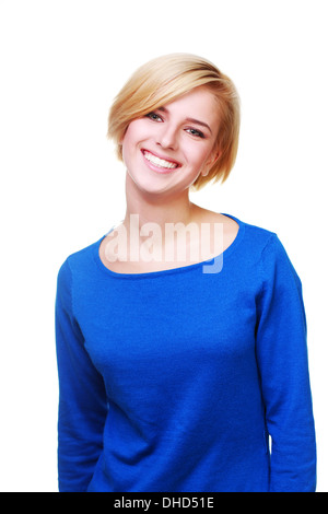 Belle jeune femme gaie en pull bleu isolé sur fond blanc Banque D'Images