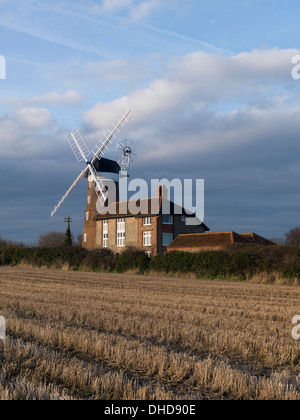 Une vue sur Weybourne Mill, Norfolk, Angleterre Banque D'Images