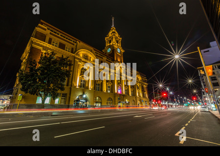 Vue de la nuit de l'Britomart Transport Centre dans la ville de Auckland de Auckland Harbour, île du Nord, Nouvelle-Zélande, Pacifique Banque D'Images