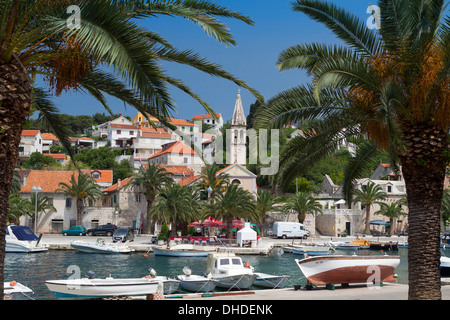 Splitska Harbour, île de Brac, la côte dalmate, en Croatie, en Europe Banque D'Images