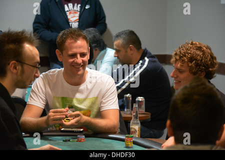 Sam Holden poker player prenant part à un tournoi de poker à Londres Banque D'Images