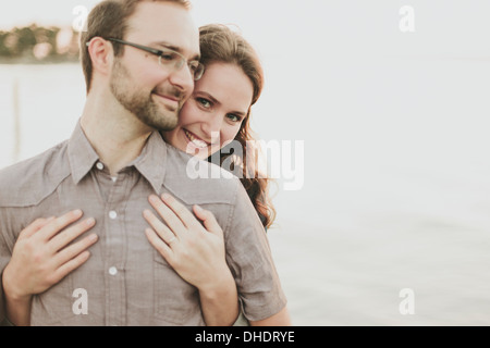 Portrait d'un couple ; plage Crescent, British Columbia, Canada Banque D'Images