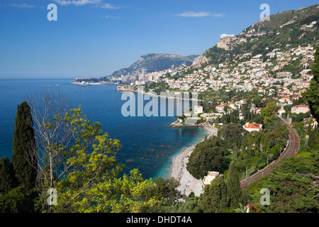 Afficher le long de la baie de Roquebrune à Monte Carlo, Roquebrune-Cap-Martin, Provence-Alpes-Côte d'Azur, French Riviera, Provence, France Banque D'Images