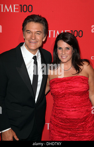 Le Dr Mehmet Oz et épouse Gala 100 fois tenue à Frederick P Rose Hall des arrivées à l'intérieur - New York USA - 24.04.12 Banque D'Images