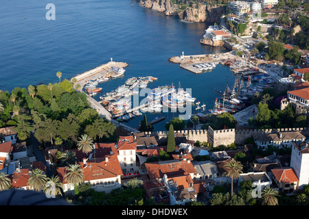Petit Port à Kaleici, le quartier historique d'Antalya, Turquie Banque D'Images