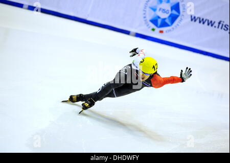 Torino, Italie. 07Th Nov, 2013. Charles Hamelin du Canada au cours de l'USI Patinage de vitesse courte piste coupe du monde. Credit : Action Plus Sport/Alamy Live News Banque D'Images