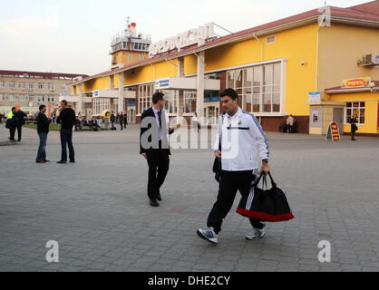 Krasnodar, Russie. Le mercredi 06 novembre 2013 Photo : Swansea manager Michael Laudrup arrivant à l'aéroport de Krasnodar. Re : Swansea City FC se rendre en Russie pour leur groupe d'UEFA Europa League un match contre Kuban Krasnodar. © D Legakis/Alamy Live News Banque D'Images