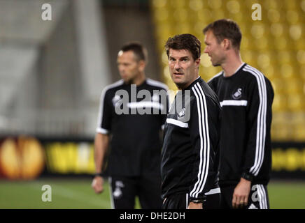 Krasnodar, Russie. Le mercredi 06 novembre 2013 Photo : Swansea manager Michael Laudrup formation au stade de Krasnodar. Re : Swansea City FC se rendre en Russie pour leur groupe d'UEFA Europa League un match contre Kuban Krasnodar. © D Legakis/Alamy Live News Banque D'Images