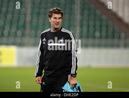 Krasnodar, Russie. Le mercredi 06 novembre 2013 Photo : Swansea manager Michael Laudrup formation au stade de Krasnodar. Re : Swansea City FC se rendre en Russie pour leur groupe d'UEFA Europa League un match contre Kuban Krasnodar. © D Legakis/Alamy Live News Banque D'Images