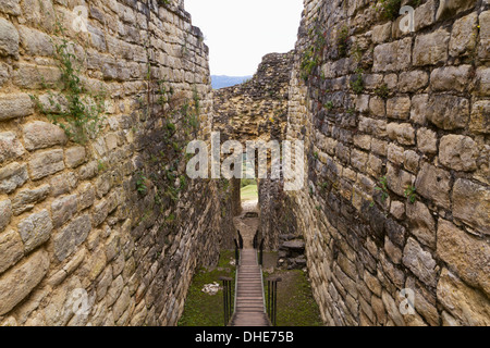 En entonnoir à l'entrée de la forteresse défensive, Kuelap Kuelap, Amazonas, Pérou Banque D'Images