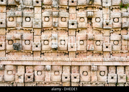 Close up du mur au Mayan Ruins à El Palacio de los Mascarones (Palais de masques), Kabah, Yucatan, Mexique, Amérique du Nord Banque D'Images