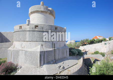 Minceta Fort et remparts de la Vieille Ville, site du patrimoine mondial de l'UNESCO, Dubrovnik, Dalmatie, Croatie, Europe Banque D'Images