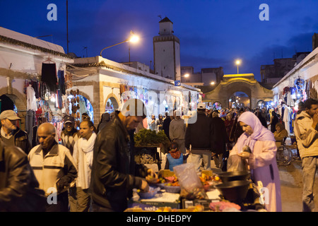 Le souk de la Médina dans la nuit, l'UNESCO World Heritage Site, Essaouira, Côte Atlantique, Maroc, Afrique du Nord, Afrique Banque D'Images