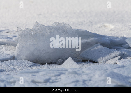 Feuilles pléthorique de glace sur une rivière Banque D'Images