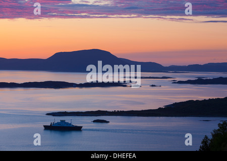 Coucher de soleil sur l'île de Giske, Sunnmore, More og Romsdal, Norway, Scandinavia, Europe Banque D'Images