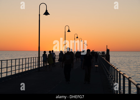 Embarcadère de Glenelg en Australie au coucher du soleil Banque D'Images